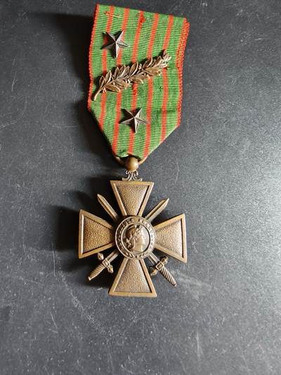 老王徽章第171期 - 法国1918战争十字奖章    1颗铜棕榈2颗铜星勋饰