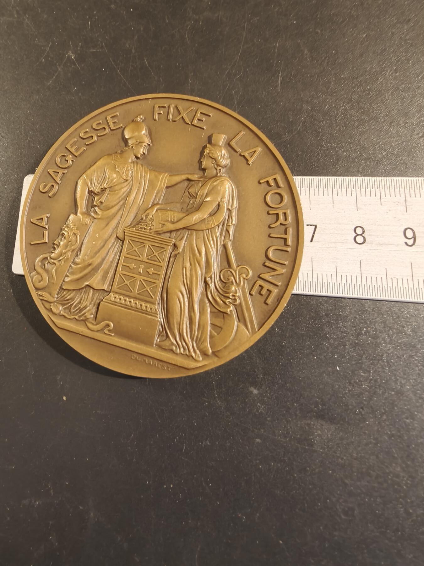 老王徽章第171期 法国法兰西银行150周年大铜章     密涅瓦与福图娜     直径68mm     重量155.7g