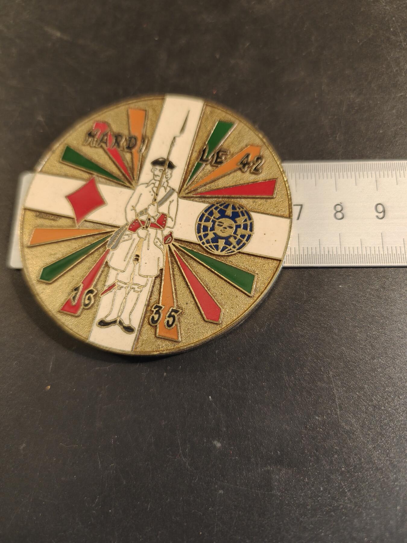 老王徽章第171期 法国第42步兵团纪念章    直径68mm    重量110.7g