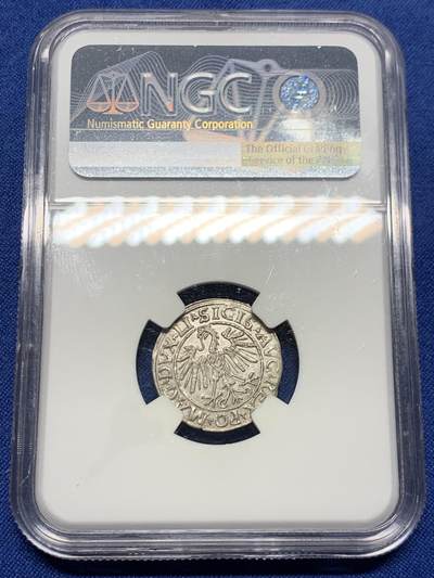 《竞宝斋》第449场 周日，周一，周二  3场连拍 （全场包邮，欢迎送拍） NGC AU58 波兰立陶宛联邦 1547年 1/2G 银币 打制一流 细节很美 骑士盾牌上的十字图案依然清晰可见 少见品种