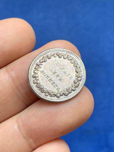 《竞宝斋》第449场 周日，周一，周二  3场连拍 （全场包邮，欢迎送拍） 婚礼纪念章 1.65克 20.1mm