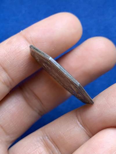 《竞宝斋》第449场 周日，周一，周二  3场连拍 （全场包邮，欢迎送拍） 法国17XX年路易十六皇家宝藏八角银质代币，背面花纹组成皇家纹章，原铸无边铭，31.5mm，11.7克