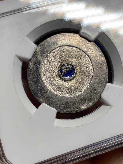 《竞宝斋》第449场 周日，周一，周二  3场连拍 （全场包邮，欢迎送拍） NGC AU53 朝鲜 1882-1883年 大东二钱 蓝珐琅 银币 NGC老盒，原味包浆 所见AU分数里状态非常好的一枚，整体打制饱满圆润！稀缺品种