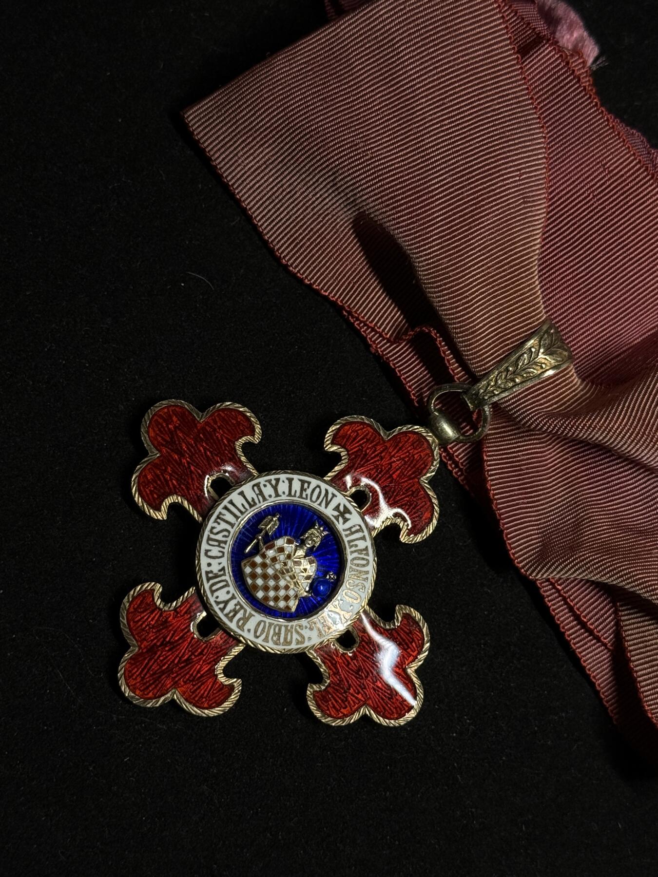 欢庆元旦！戎马世界章牌大赏第109期元旦大拍 西班牙指挥官级阿方索十世勋章，银制，授予在学术领域表现突出的个人，品相很好，少见