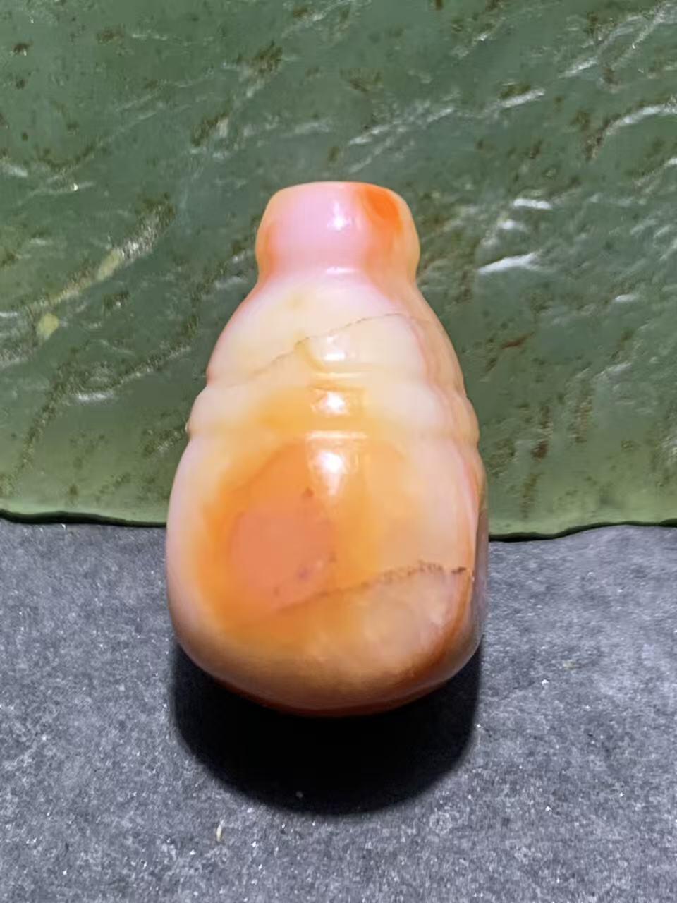 川料南红玛瑙通货一体佛头三通一个，