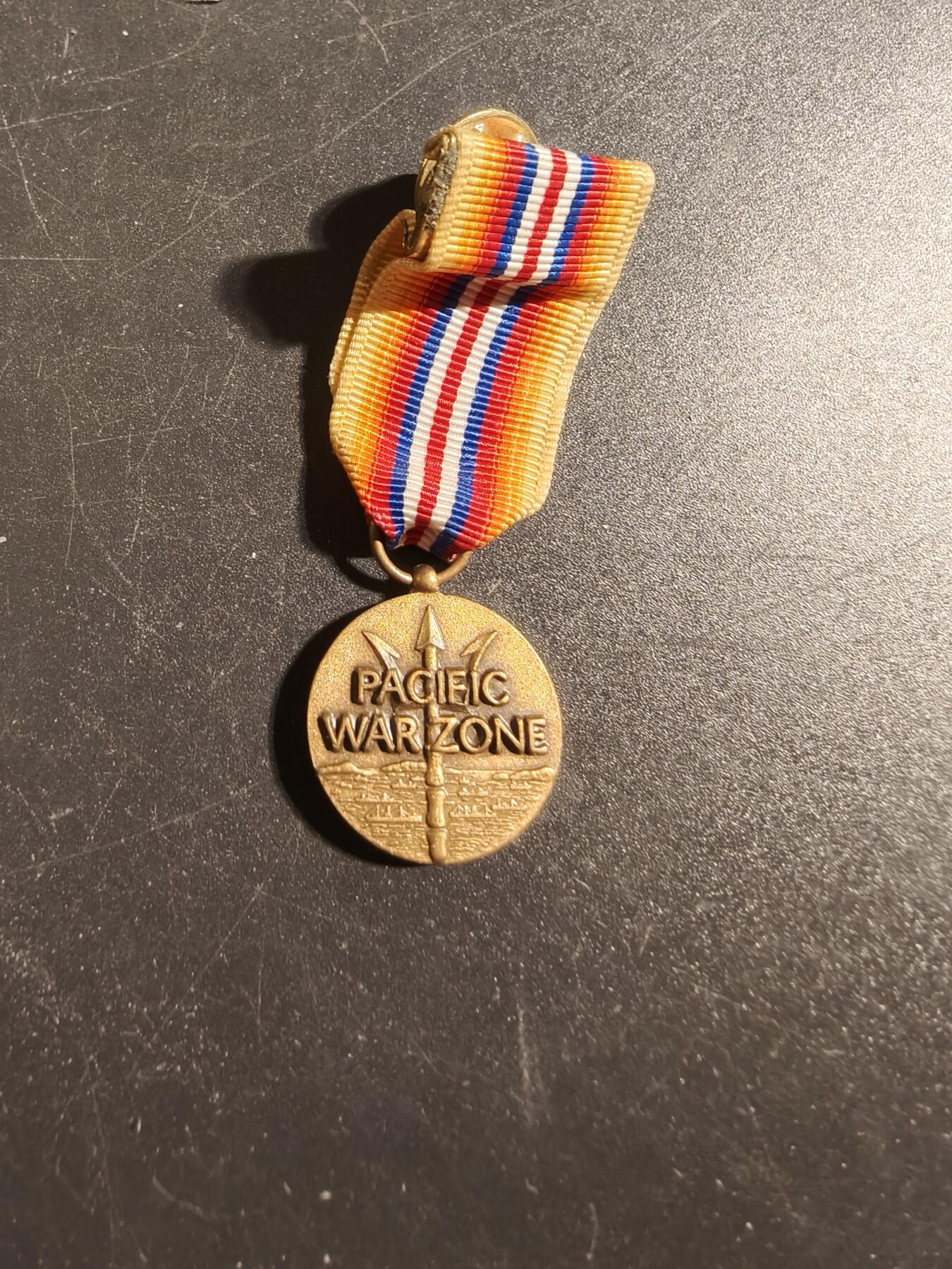 老王徽章第171期 美国海军商船队二战太平洋战区服役迷你章