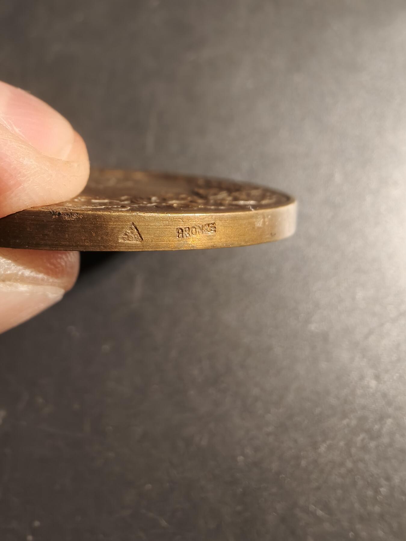 老王徽章第171期 法国自行车越野竞赛大铜章    直径46mm    重量44.7g