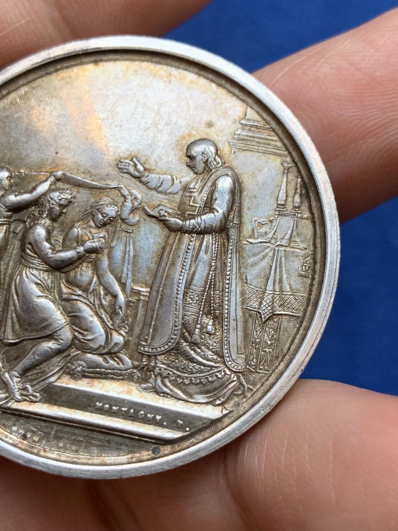 《竞宝斋》第449场 周日，周一，周二  3场连拍 （全场包邮，欢迎送拍） 婚礼银章 细节精美 31.6克 41.6mm超大规格 丰饶角银标 