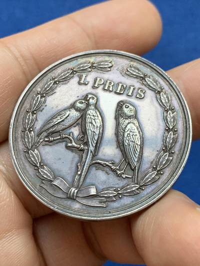 《竞宝斋》第449场 周日，周一，周二  3场连拍 （全场包邮，欢迎送拍） 德国吕贝克动物银章 990银 直径39.5 重22.8克 品种少见 高浮雕
