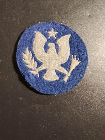 老王徽章第171期 - 美国二战时期高中胜利军团社区服务臂章    该组织成立于1942 年9 月25 日，旨在让高中生参与战时工作。 