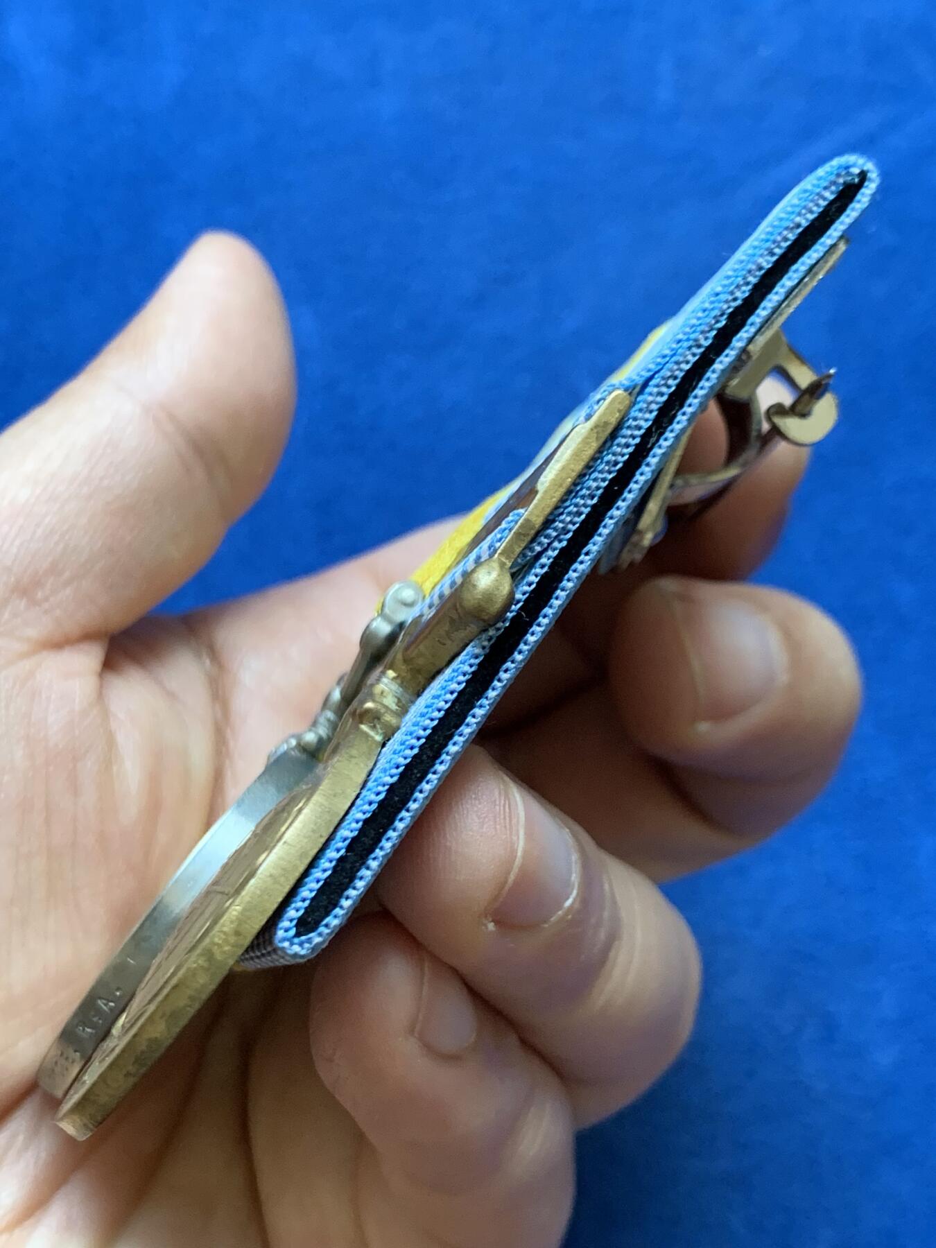 《竞宝斋》第449场 周日，周一，周二  3场连拍 （全场包邮，欢迎送拍） 英国1950-53朝鲜战争奖章 两联联排 礼服挂 包括：英国朝鲜战争奖章和联合国朝鲜战争服役奖章  带边铭授予皇家炮兵