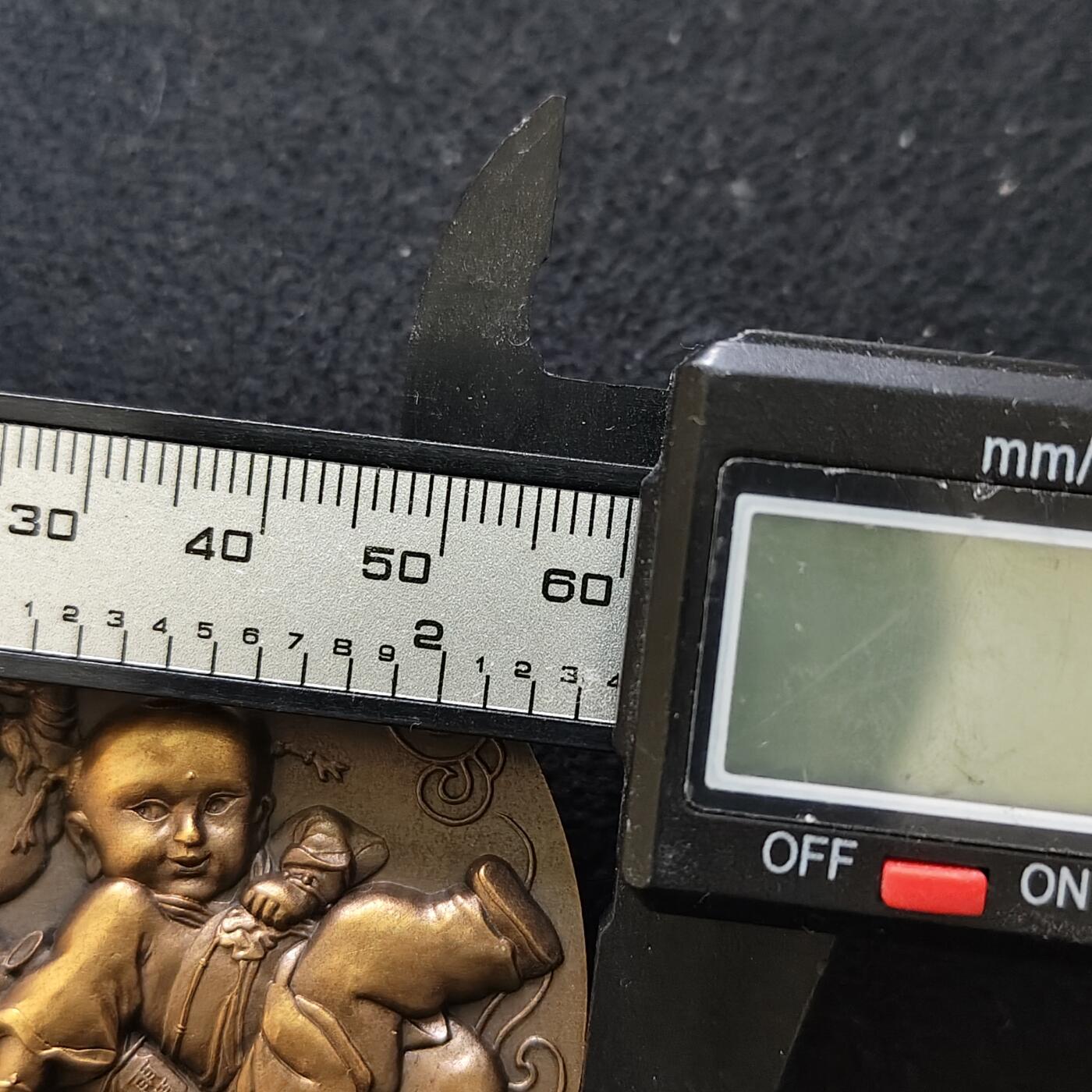 【全场包邮】纯粹捡漏拍489场（免费代拍第26场） 【铜章·罕见】中国2014年上海造币厂舞龙舞狮高浮雕纪念大铜章2枚全套-量1000（本套无证书图片证书仅供参考）