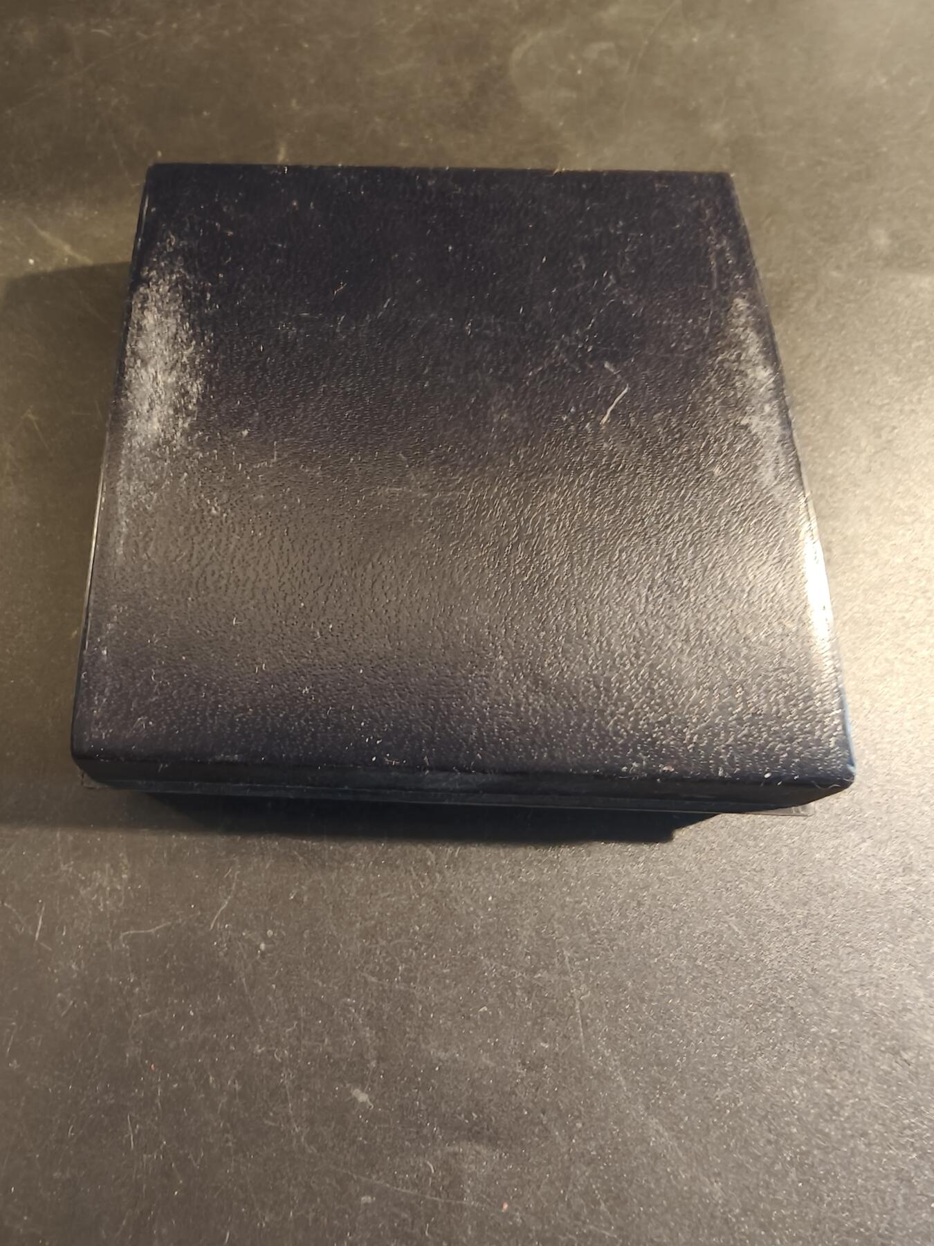 老王徽章第171期 法国公证处与存托银行大铜章 原盒 直径60mm 重量133.9g 正面人物为拜占庭国王查士丁尼一世