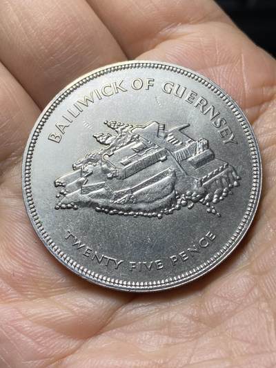 2025年第一百四十四场(总第一百七十场）品种丰富英国一线回流散币年末特拍场第一场(免佣金) - 原光好品–英属根西岛🇬🇬1977年25便士克朗型币(伊丽莎白二世登基25周年银禧纪念币)
