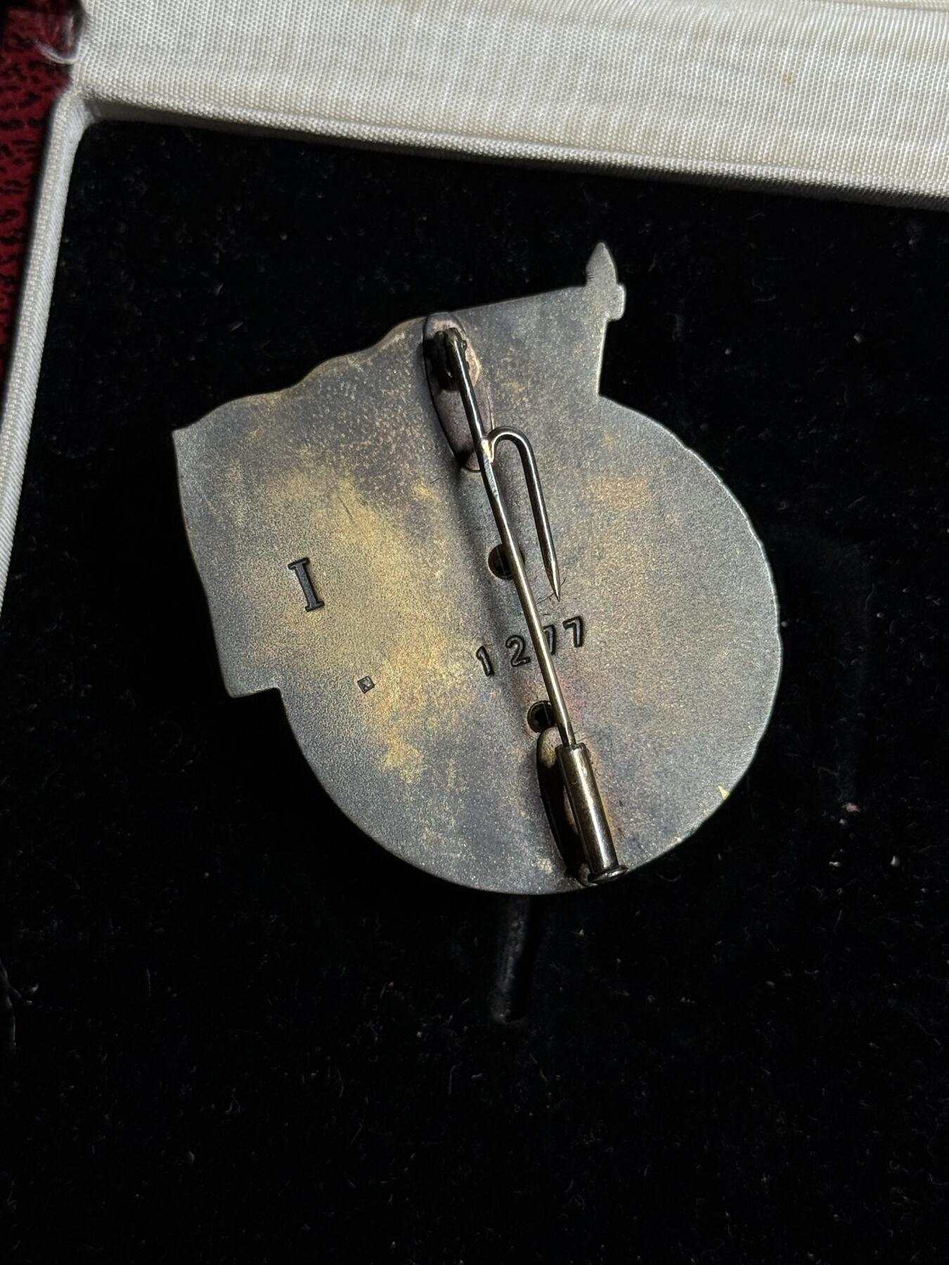 欢庆元旦！戎马世界章牌大赏第109期元旦大拍 南斯拉夫一级劳动勋章，带原盒，号段1277，银制，非常少见的过渡版（转轮向别针过渡短暂存在的版本）