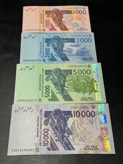 《外钞收藏家》第五百九十六期（精品大拍场）（本平台长期征集拍品、欢迎藏友们联系合作） - 西非共同体（B字母贝宁）1000-1万法郎四张一套（稀少国家品种）	UNC