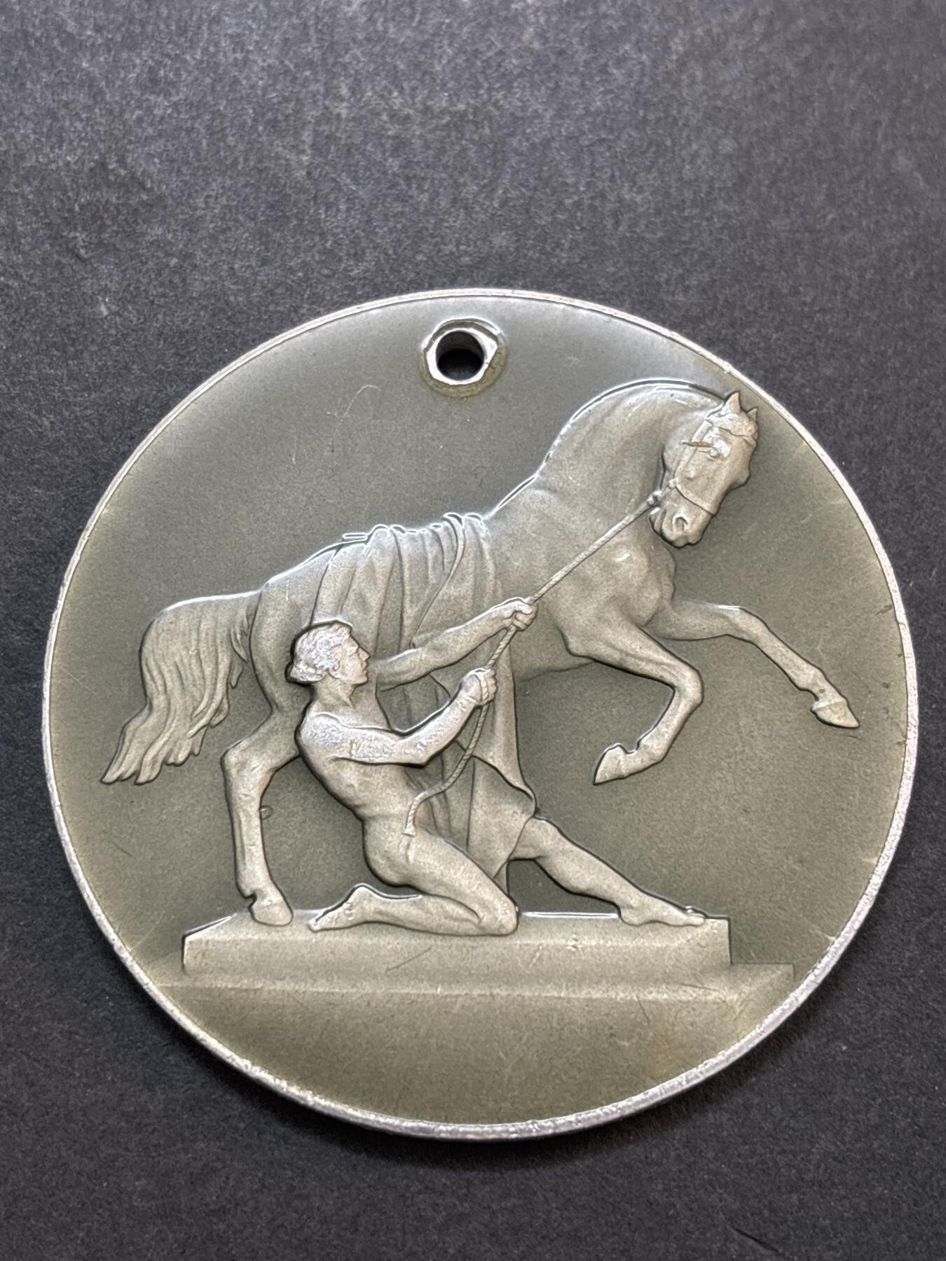 文馨钱币收藏第 286 场，圣诞节专场【 长期接收代拍品低至 0 佣金】 苏联列宁格勒纪念阿尼奇科夫驯马纪念章，直径 53.5×3.1mm