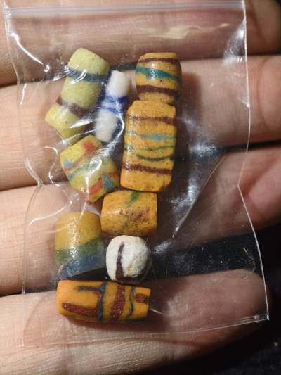 97期回流戒指饰品杂件纪念章丝路钱币专场 - 中亚回流珠子