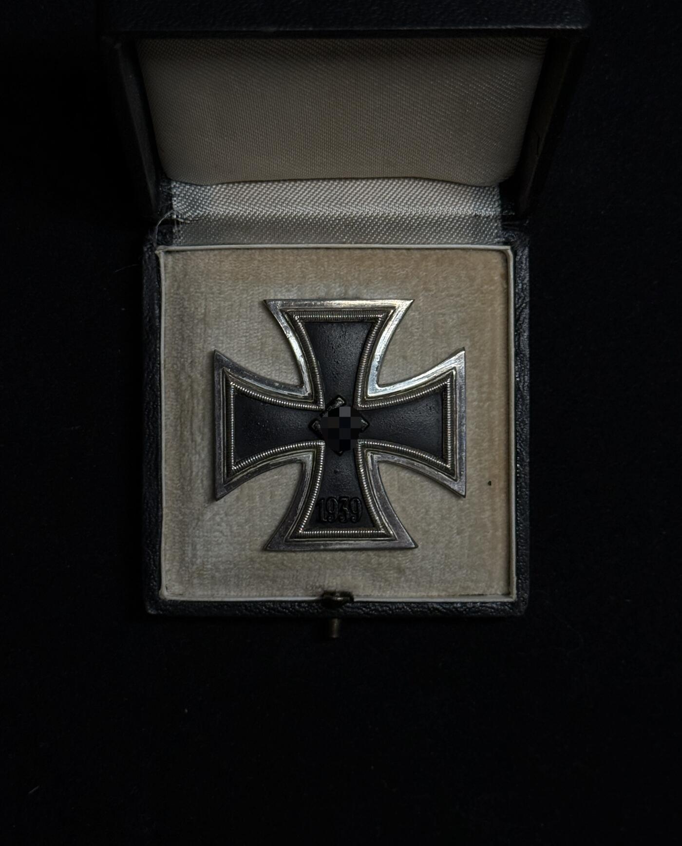 欢庆元旦！戎马世界章牌大赏第109期元旦大拍 铭记历史！德国二战一级铁十字勋章，带盒