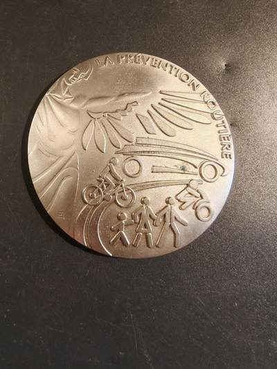 老王徽章第171期 - 法国道路预防协会安全驾驶镀银大铜章      直径68mm    重量167.5g