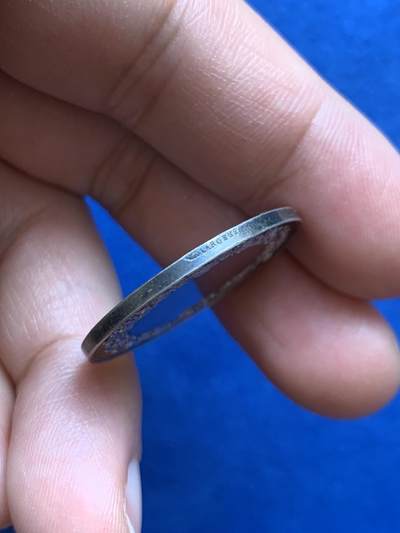 《竞宝斋》第449场 周日，周一，周二  3场连拍 （全场包邮，欢迎送拍） 婚礼银章 背面无刻字 10.9克 27.9mm 丰饶角1银标