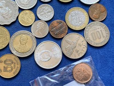 《竞宝斋》第449场 周日，周一，周二  3场连拍 （全场包邮，欢迎送拍） 外国硬币一组 细节见图 总重约165克