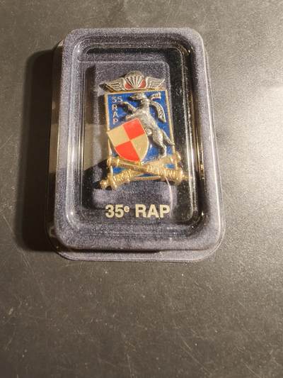 老王徽章第171期 - 法国第35伞降炮兵团证章    原盒