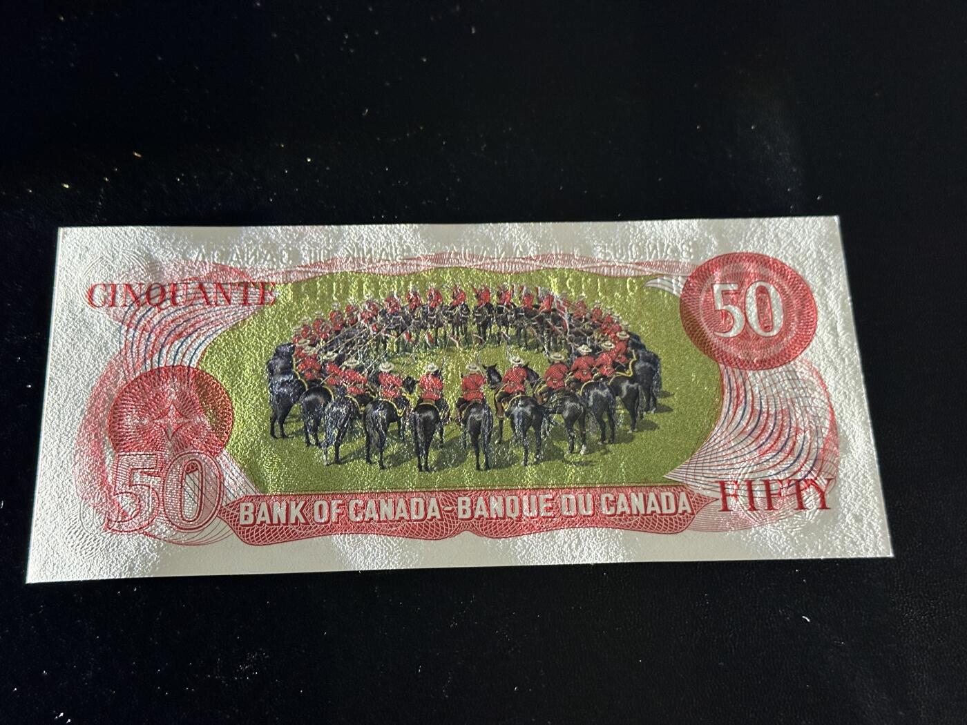 《外钞收藏家》第五百九十六期（精品大拍场）（本平台长期征集拍品、欢迎藏友们联系合作） 加拿大1975年景观版系列50元（背面是经典皇家骑警）全新不绝 有个斑