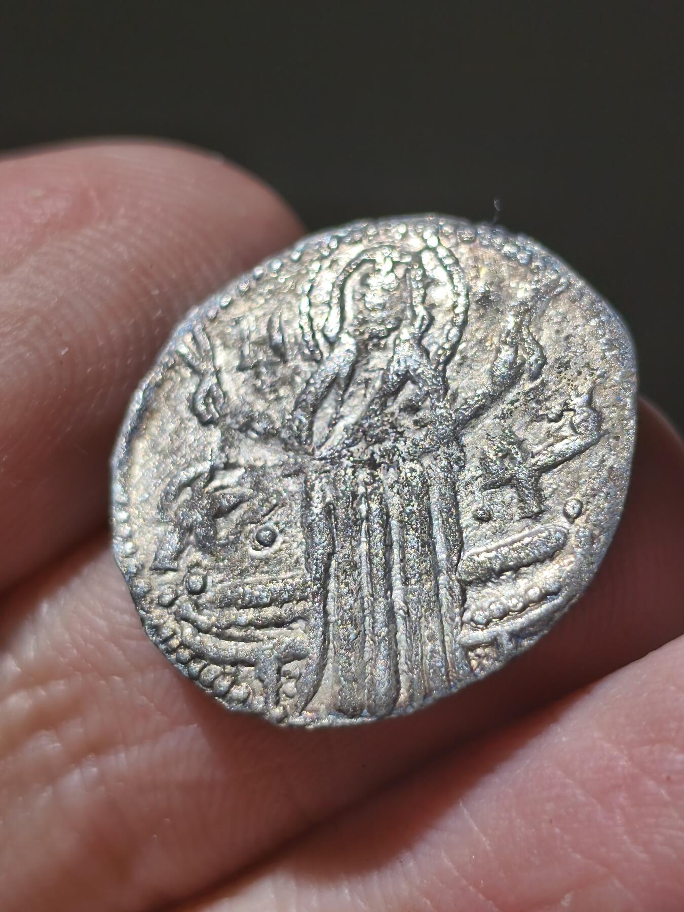 星盘世界钱币十二月二十七日古典币专场 中世纪 - 保加利亚王国仿拜占庭式格罗申银币，同类打制中算为不错的品相，三双眼睛均清晰可见