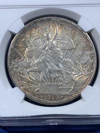 《竞宝斋》第449场 周日，周一，周二  3场连拍 （全场包邮，欢迎送拍） NGC AUD 墨西哥 1913年 1比索 银币 骑马鹰洋中的少见年份 细节美 已有五彩包浆 大热品种