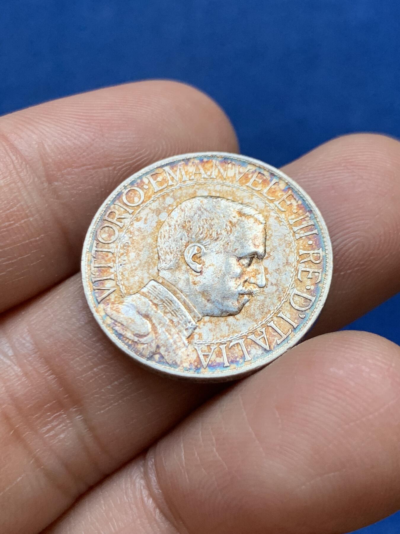 《竞宝斋》第449场 周日，周一，周二  3场连拍 （全场包邮，欢迎送拍） 意大利1912年马车1里拉银币 好彩