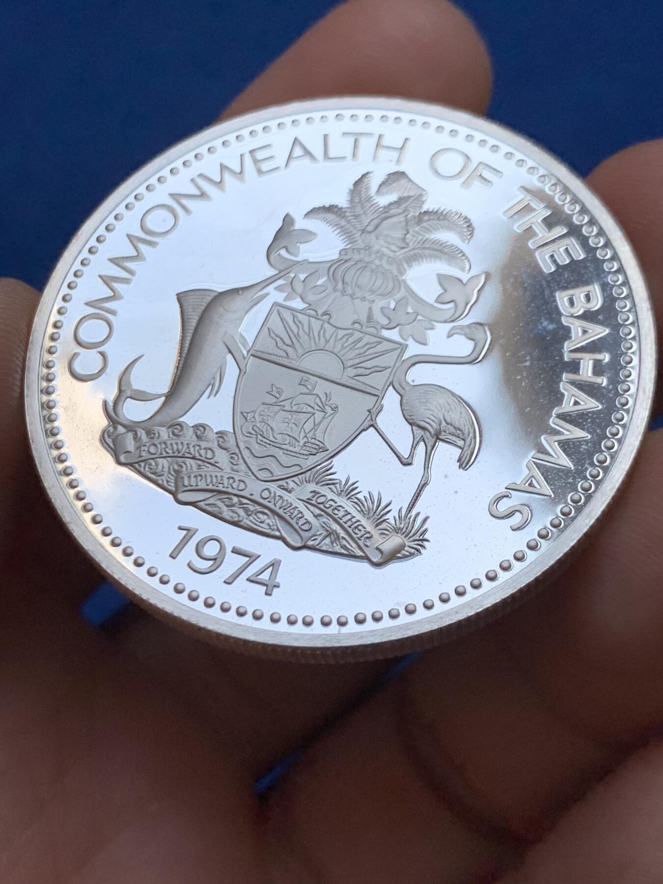 《竞宝斋》第449场 周日，周一，周二  3场连拍 （全场包邮，欢迎送拍） 巴哈马1974年精制5元银币，43.1克，925银，经典现代银币品种，设计精美