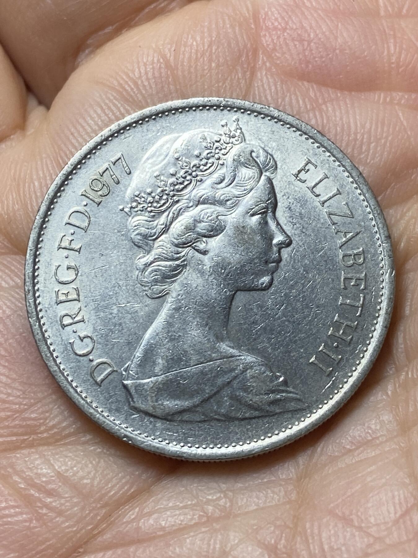 2025年第一百四十四场(总第一百七十场）品种丰富英国一线回流散币年末特拍场第一场(免佣金) 英国🇬🇧1977年10新便士(伊丽莎白二世中年花冠，十进制第一版)