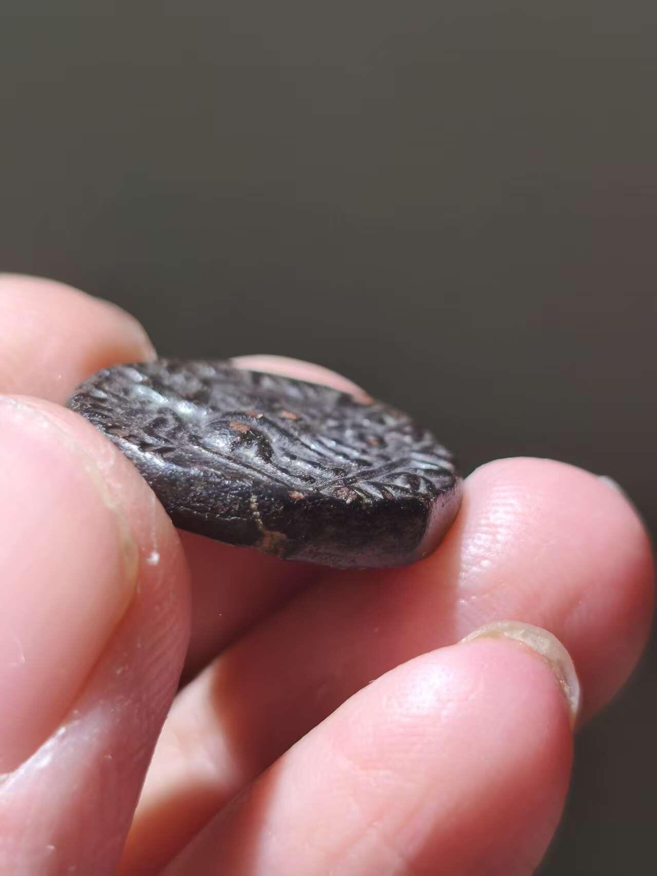 星盘世界钱币十二月二十七日古典币专场 极品！经典品种贵霜帝国大救星soter magas铜币，深打极其的漂亮，也有说法是，这就是威马塔克图，另一种说法是，这是一位与印度塞克有关系的军阀或地方统治者