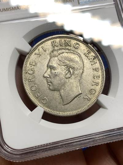 《竞宝斋》第449场 周日，周一，周二  3场连拍 （全场包邮，欢迎送拍） NGC MS62 新西兰1940年建国百年纪念半克朗银币，少见品种，状态不错。