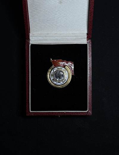 欢庆元旦！戎马世界章牌大赏第109期元旦大拍 - 南斯拉夫一级劳动勋章，带原盒，号段1277，银制，非常少见的过渡版（转轮向别针过渡短暂存在的版本）