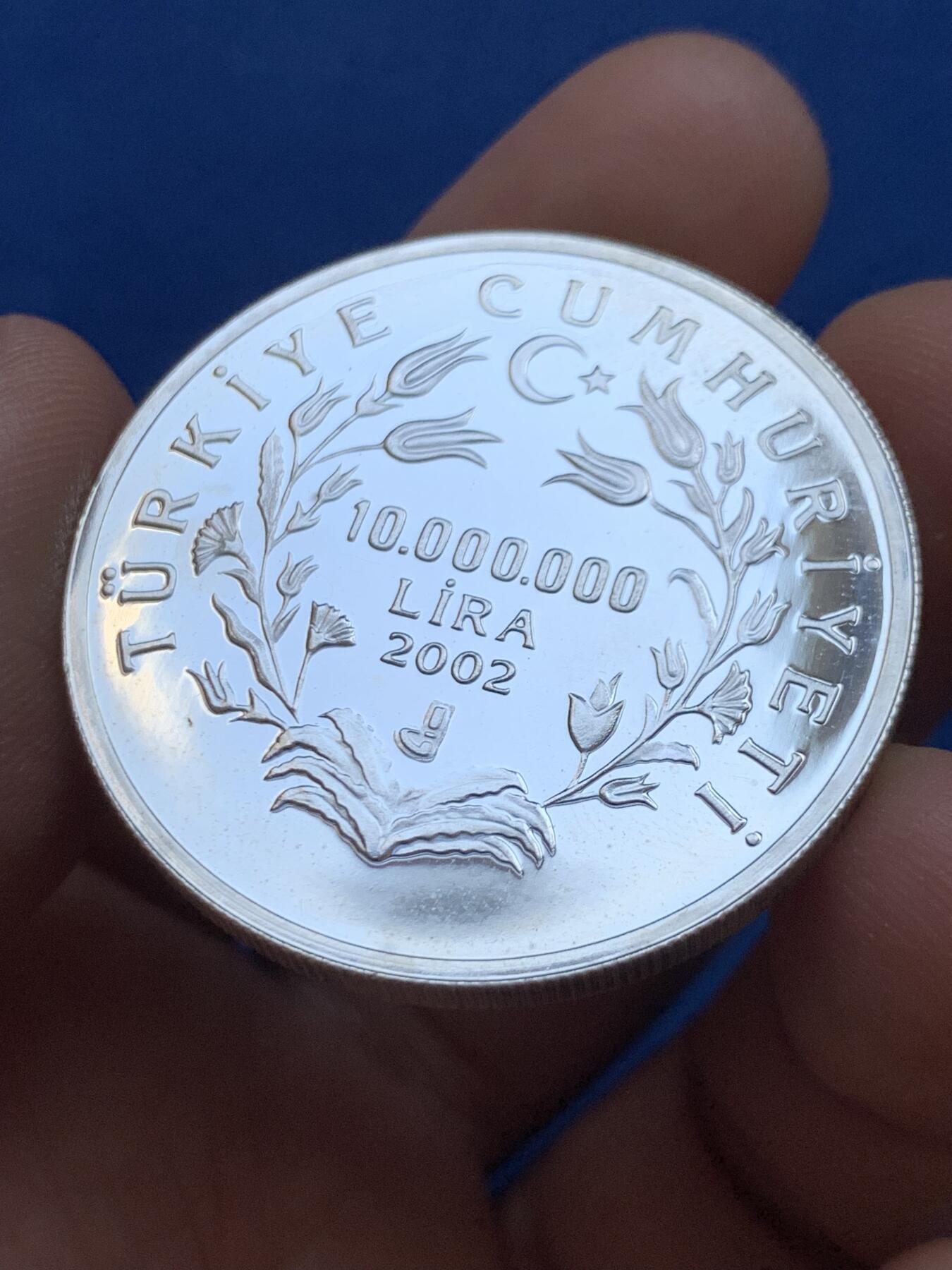 《竞宝斋》第449场 周日，周一，周二  3场连拍 （全场包邮，欢迎送拍） 土耳其2002年1000万里拉精制大银币，925银，重量31.3g，直径38.6mm