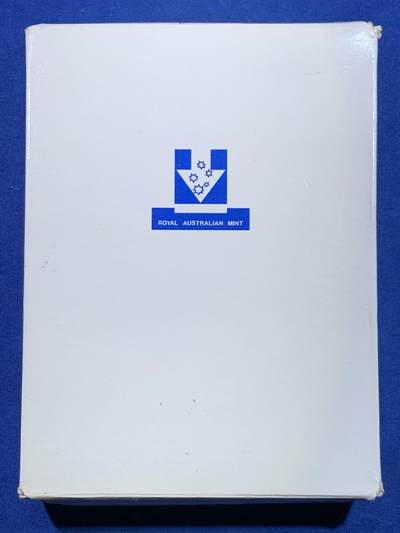 《竞宝斋》第449场 周日，周一，周二  3场连拍 （全场包邮，欢迎送拍） 澳大利亚1986年官方精制套币 盒证全