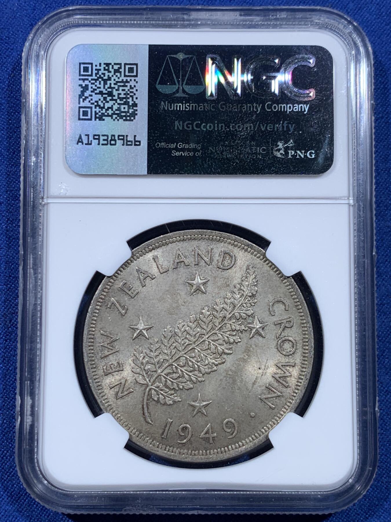 《竞宝斋》第449场 周日，周一，周二  3场连拍 （全场包邮，欢迎送拍） NGC MS64 新西兰 1949年 乔六银蕨叶1克朗银币，BU状态，值得收藏。