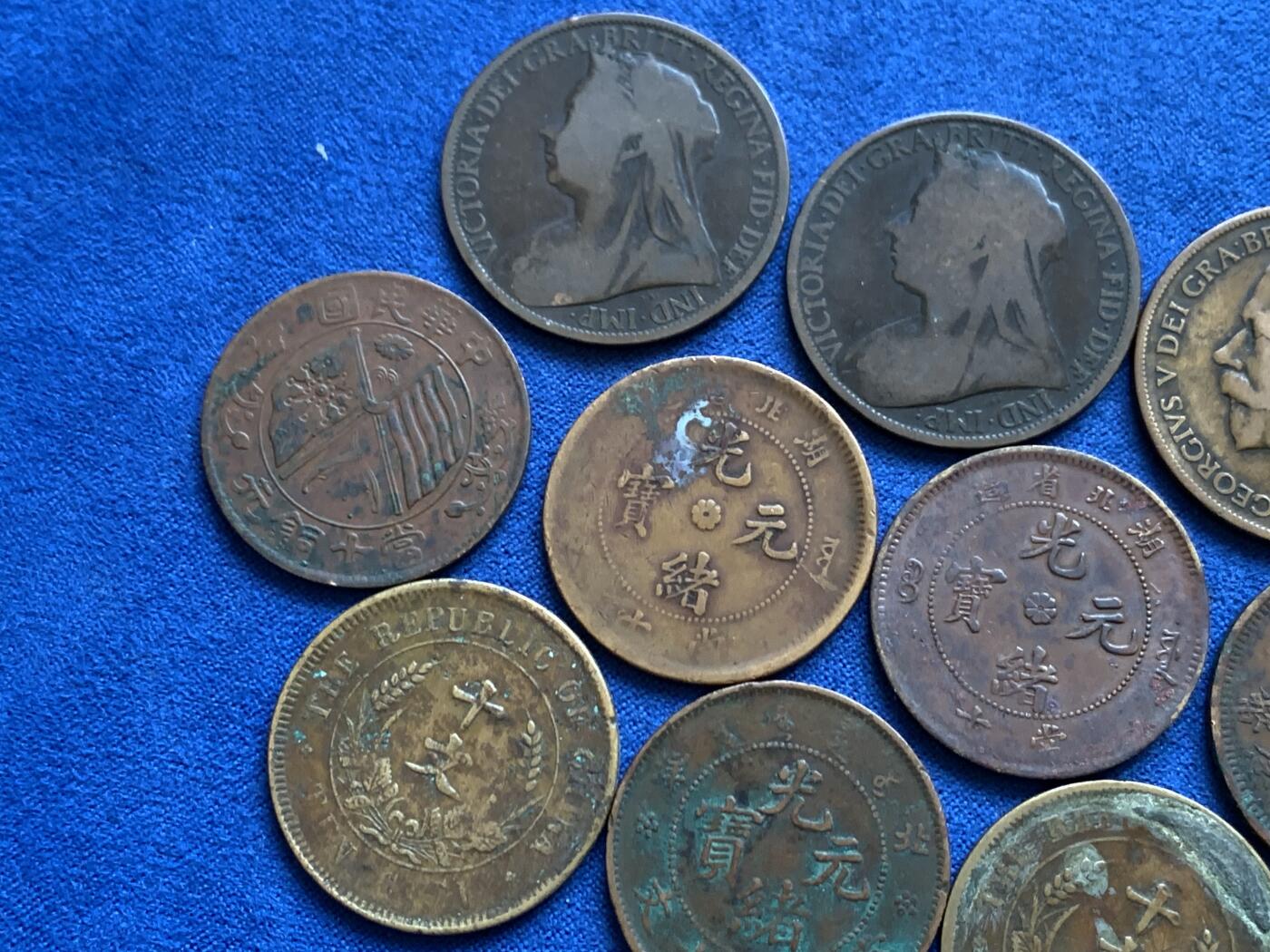 《竞宝斋》第449场 周日，周一，周二  3场连拍 （全场包邮，欢迎送拍） 13枚一组 铜币 十文9枚+英国3枚+日本1枚 细节见图