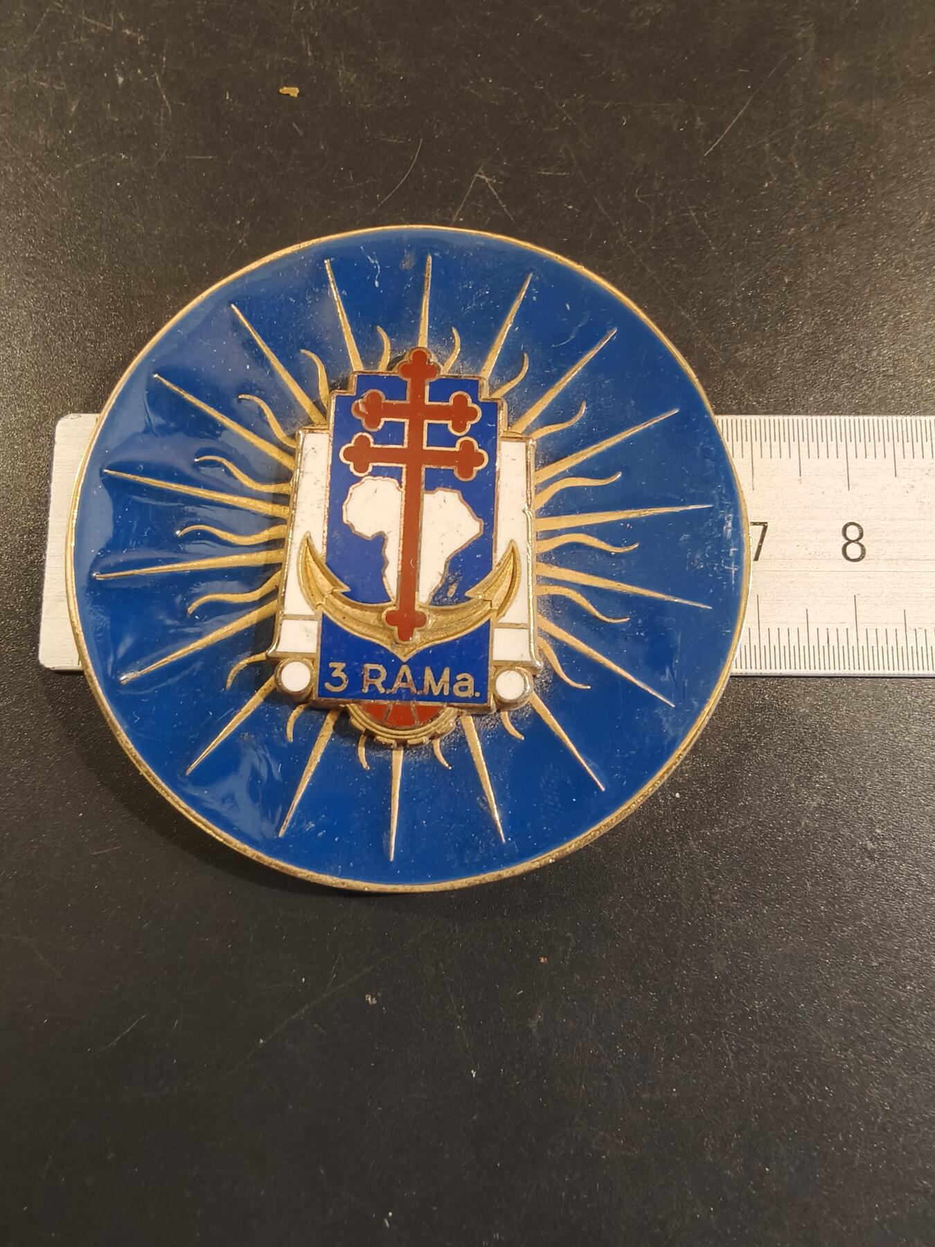 老王徽章第171期 法国海军陆战队第3炮兵团纪念章    直径68mm    重量83.4g