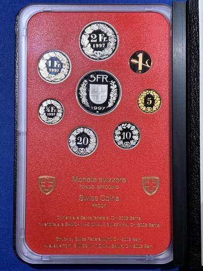 《竞宝斋》第449场 周日，周一，周二  3场连拍 （全场包邮，欢迎送拍） 瑞士1997年册装精制套币 带纸封套