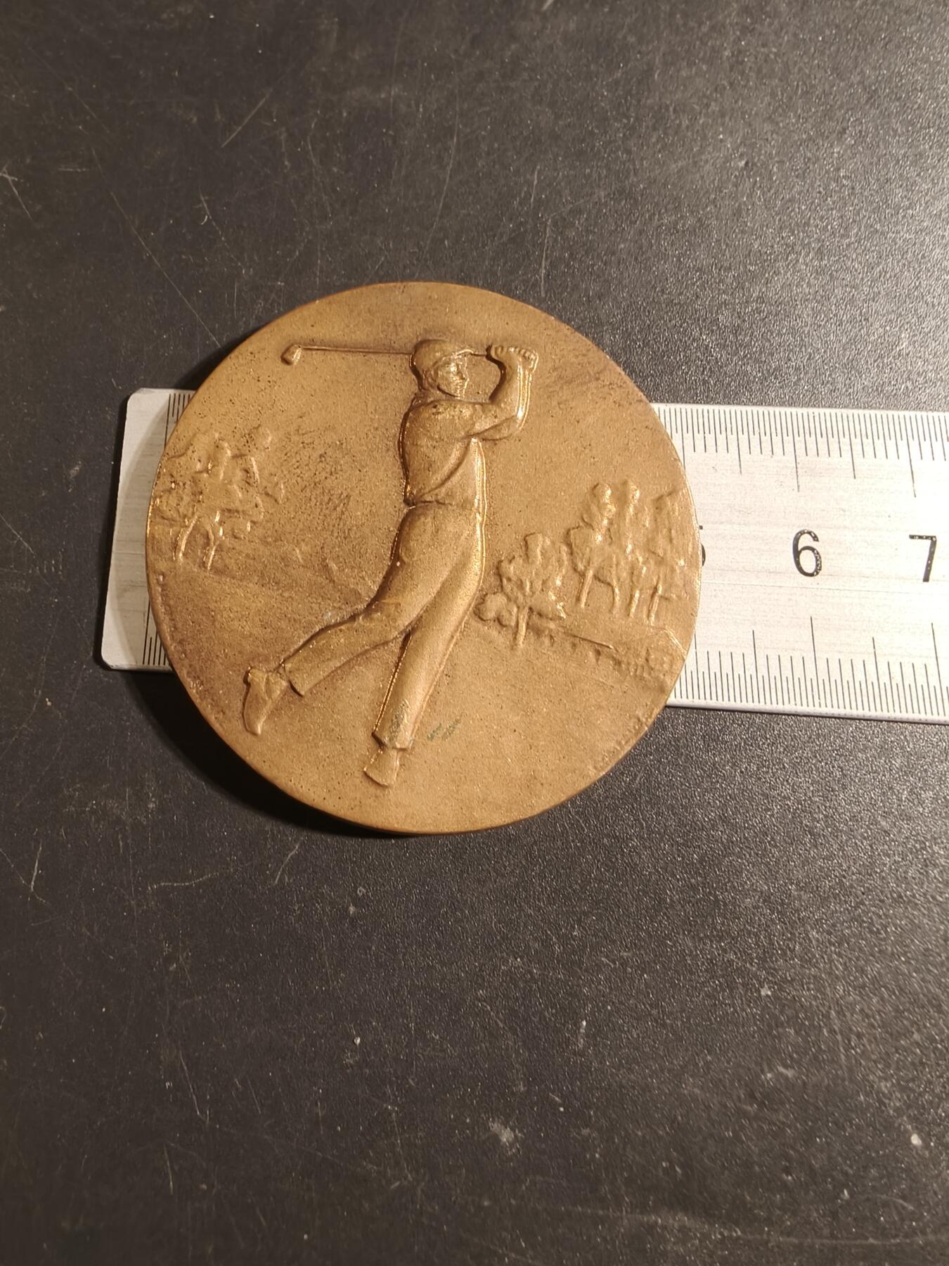 老王徽章第171期 法国高尔夫球运动大铜章     直径50mm     重量61.5g