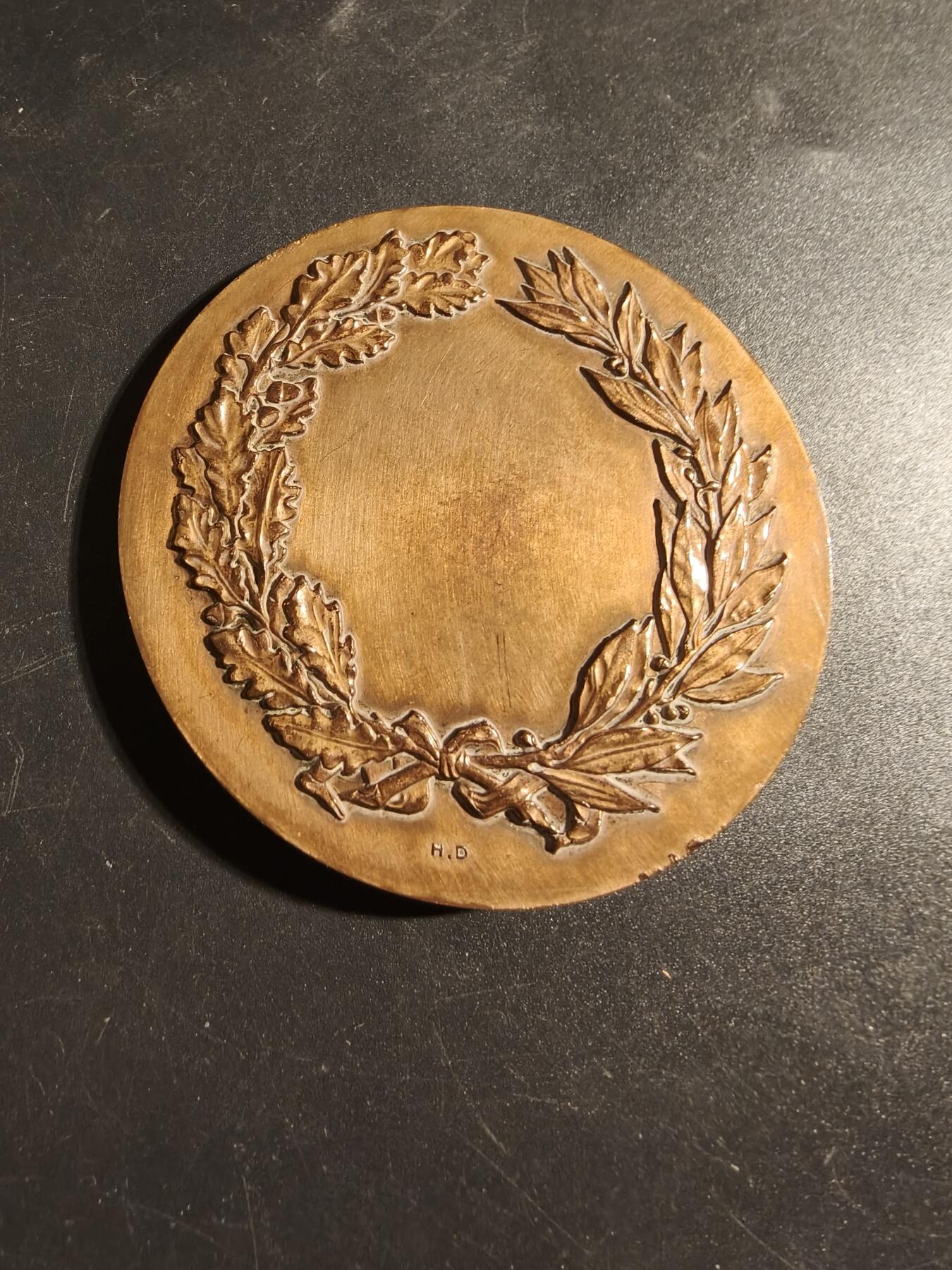 老王徽章第171期 法国《功绩》主题大铜章     大师夏普兰作品     直径68mm     重量153.2g