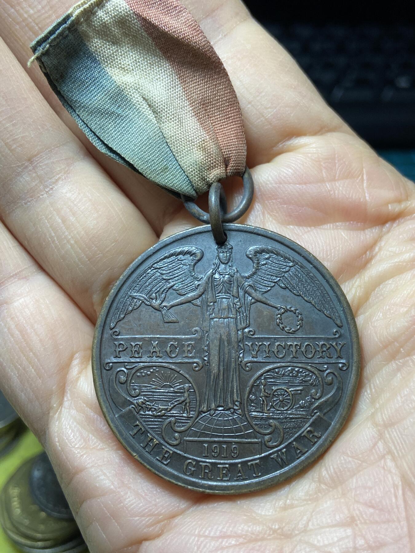 2025年第一百四十四场(总第一百七十场）品种丰富英国一线回流散币年末特拍场第一场(免佣金) 精美无瑕疵–英国🇬🇧1919年纪念章，青铜材质，直径38.3毫米，厚2.1毫米，重19.86克(1919年庆祝第一次世界大战胜利纪念章)
