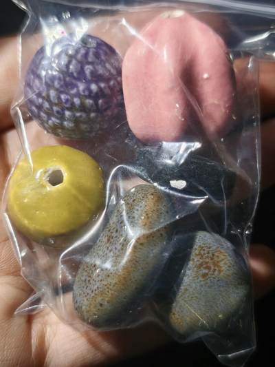 97期回流戒指饰品杂件纪念章丝路钱币专场 - 中亚回流珠子，陶瓷的