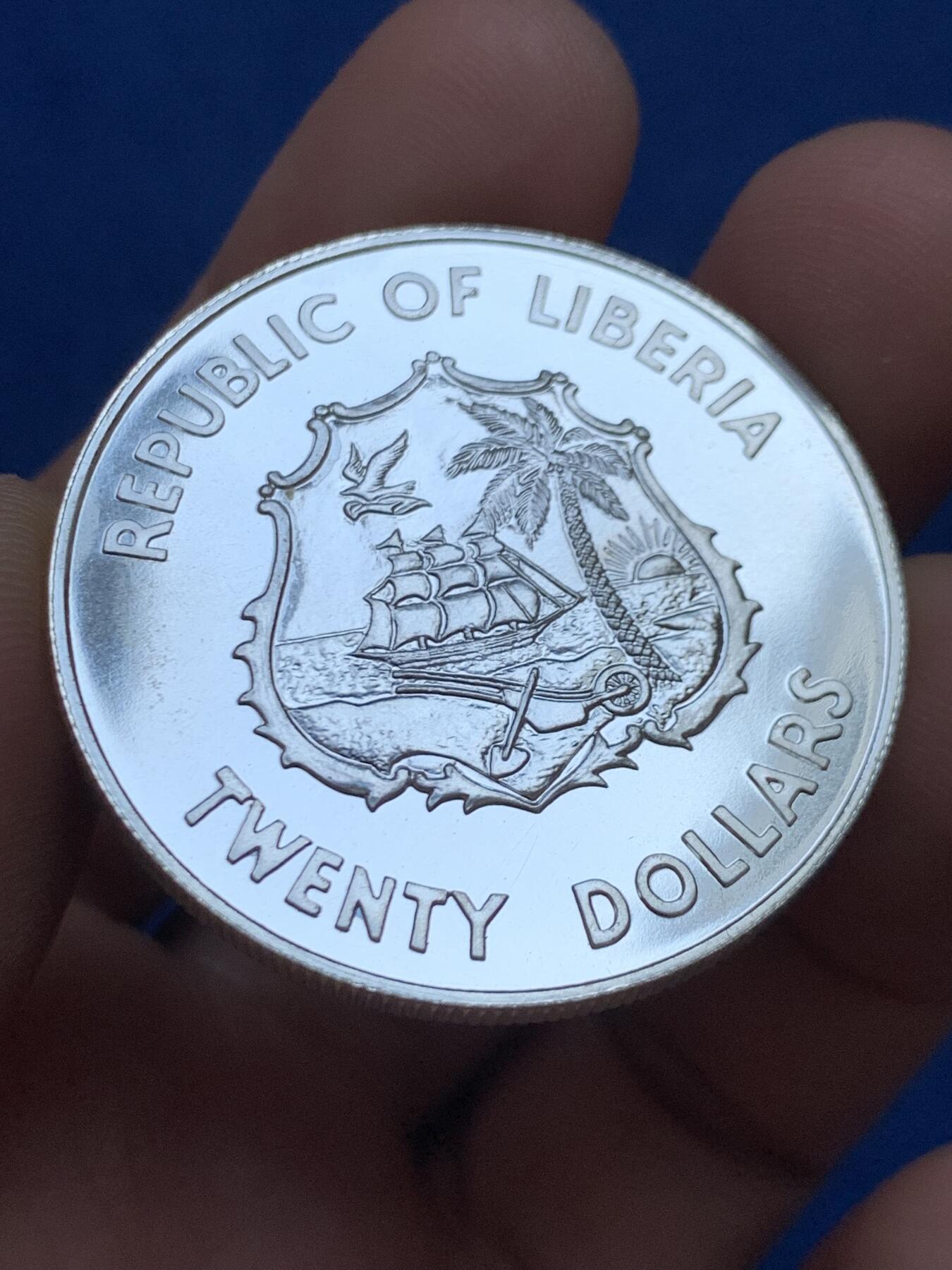 《竞宝斋》第449场 周日，周一，周二  3场连拍 （全场包邮，欢迎送拍） 利比里亚1983年国际残疾人年大银币 28.3g 925银