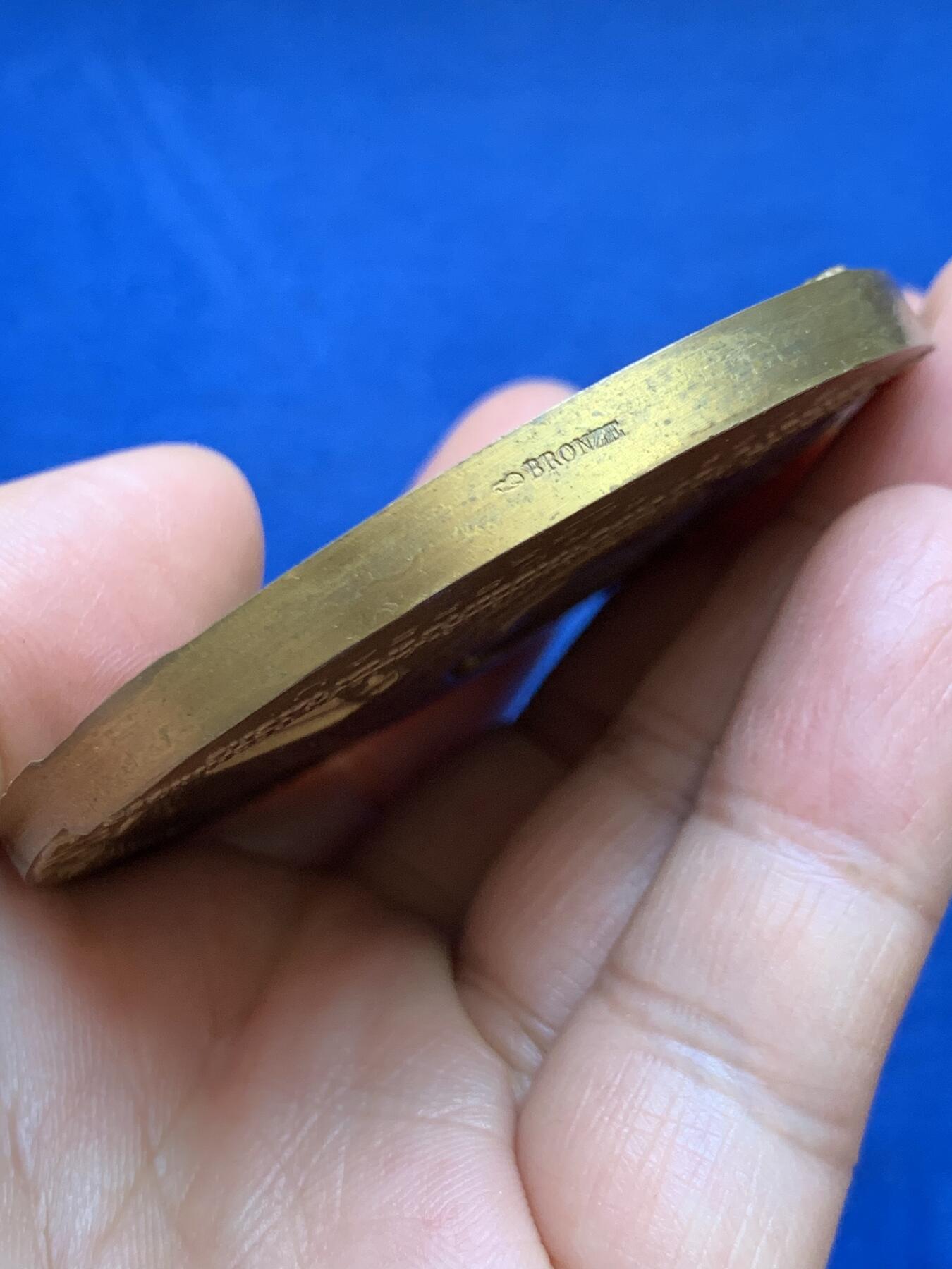 《竞宝斋》第449场 周日，周一，周二  3场连拍 （全场包邮，欢迎送拍） 电力女神大铜章 163克 67mm 丰饶角铜标