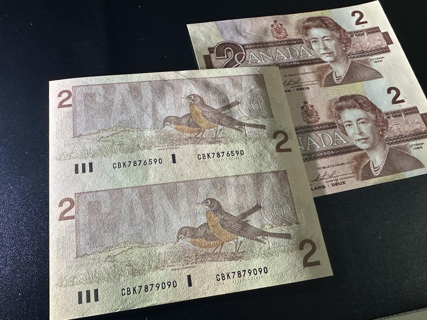 《外钞收藏家》第五百九十六期（精品大拍场）（本平台长期征集拍品、欢迎藏友们联系合作） 加拿大1986年鸟版2元两连体一对（全程无4；号码不错）	UNC  有一张有轻微潮点