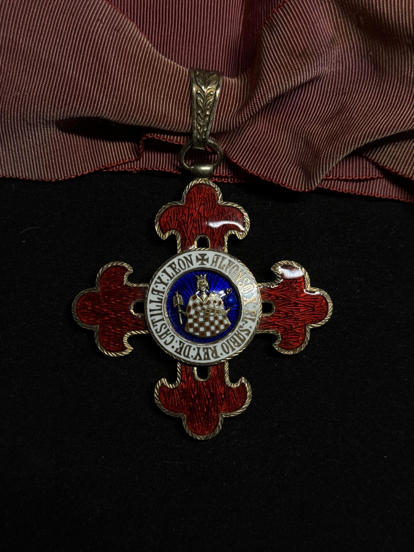 欢庆元旦！戎马世界章牌大赏第109期元旦大拍 西班牙指挥官级阿方索十世勋章，银制，授予在学术领域表现突出的个人，品相很好，少见